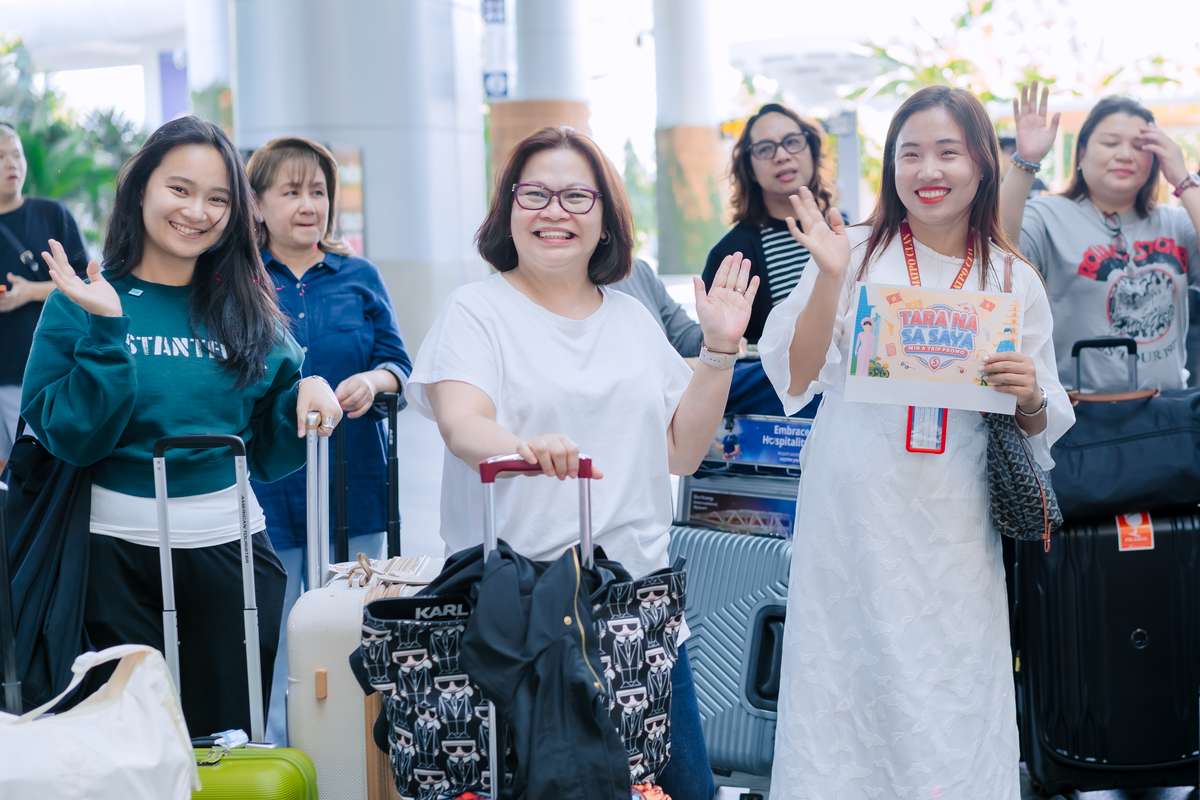 Áo dài welcome ceremony — Wow Factor moment for Singapore corporate arrivals