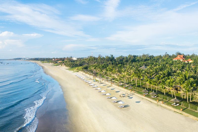Pandanus Resort beachfront