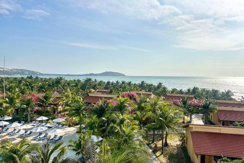 Garden pathways at Pandanus Resort