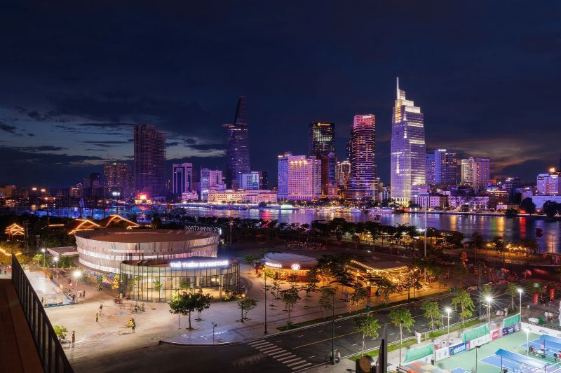 Incentive group gala evening in Ho Chi Minh City, with the Saigon River and city skyline as program content