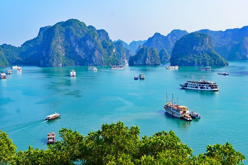 Ha Long Bay – premium nature and cruise experiences, Vietnam