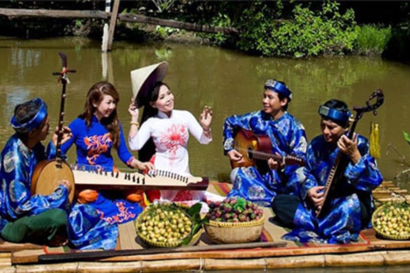Đờn ca tài tử musicians performing southern Vietnamese chamber music with traditional string instruments