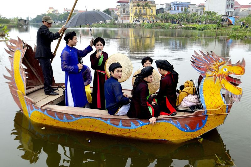 Quan họ singers in traditional attire performing call-and-response folk songs in Bac Ninh cultural setting