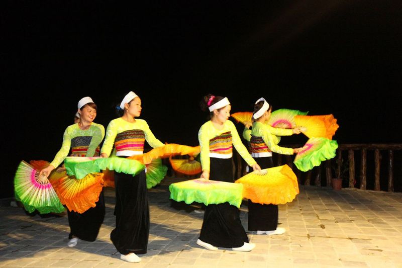 Xòe dance of Thai ethnic group with participants forming a circle and dancing together in community celebration