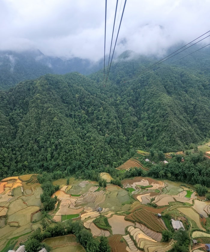 Sapa cable car to Fansipan mountain