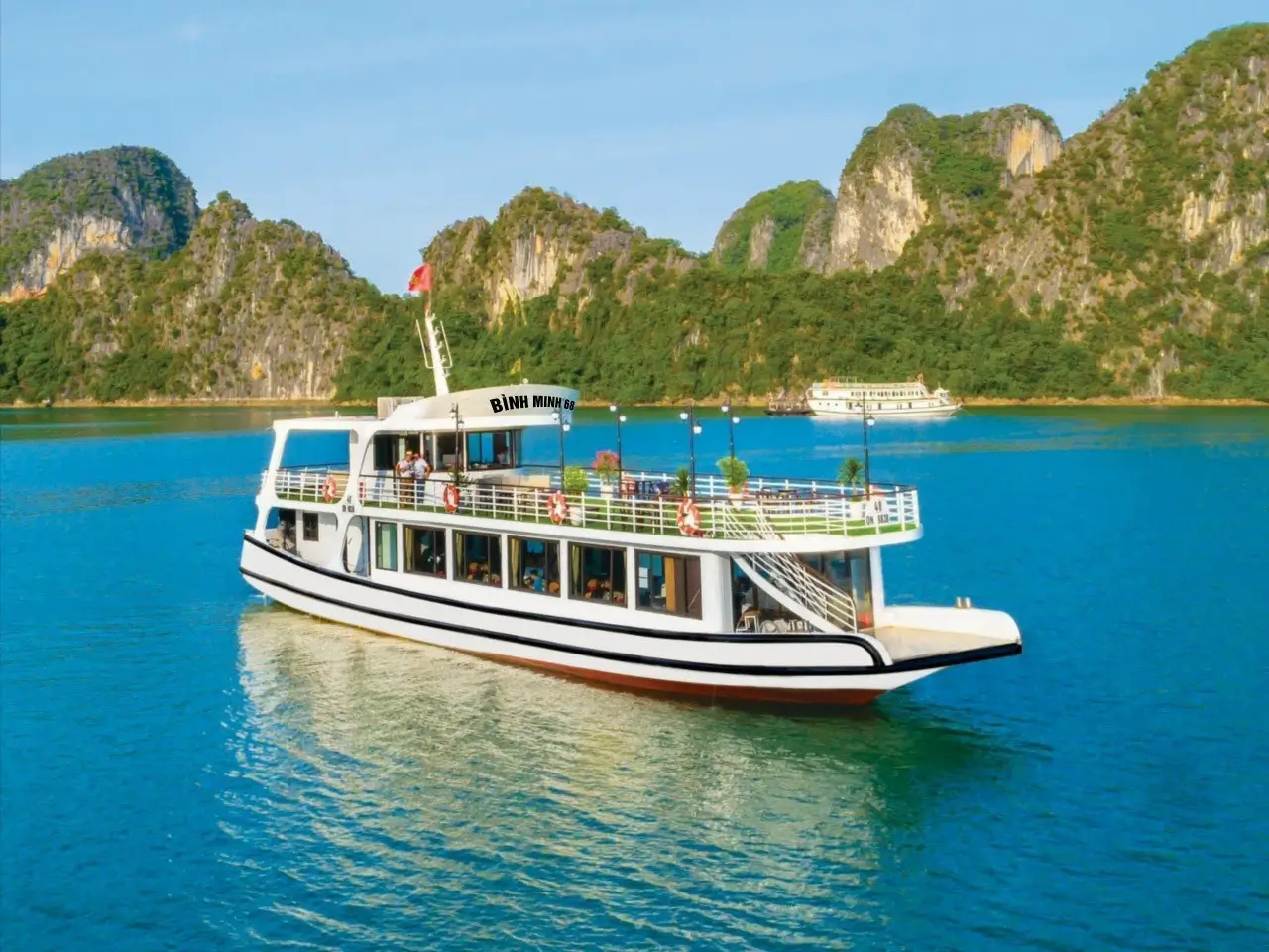 boat for day tour, max 48 guests