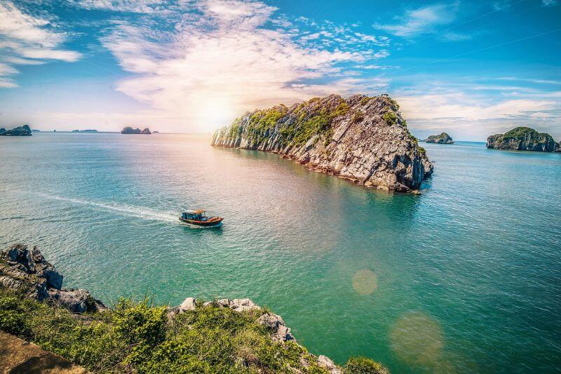 Vietnam Hospitality & Airlines Growth 2025: Hilton, Conrad & Luxury Hotels