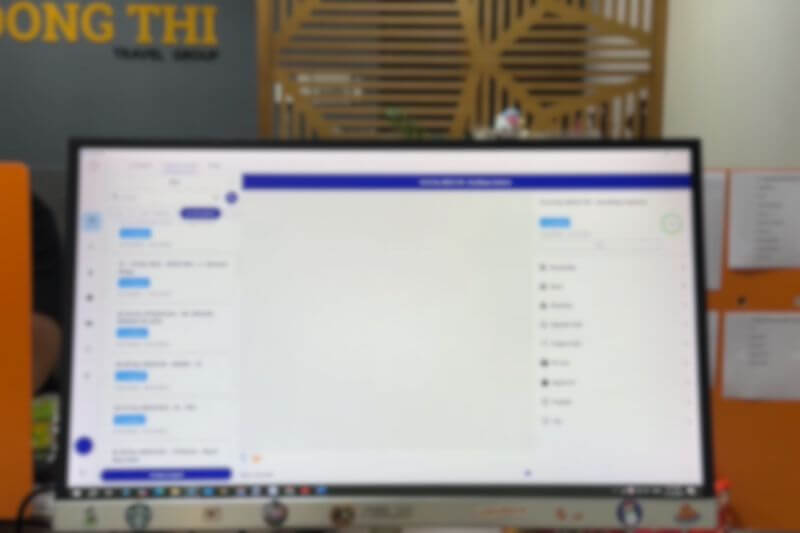 Operations coordinator monitoring live vehicle and pod status with push notification updates for group pickups
