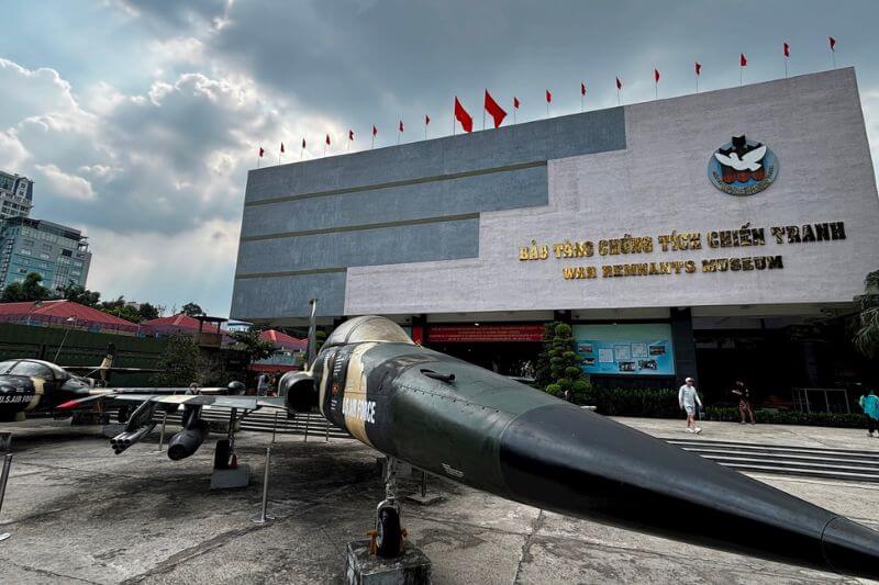 Museum or landmark entrance queue environment illustrating entry management considerations for large groups