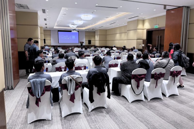 Diagram-style view of a resort-based MICE footprint: guest rooms, ballroom, breakout rooms, lawns, and arrival points on one property