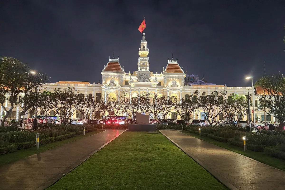 Ho Chi Minh City: City Hall by night