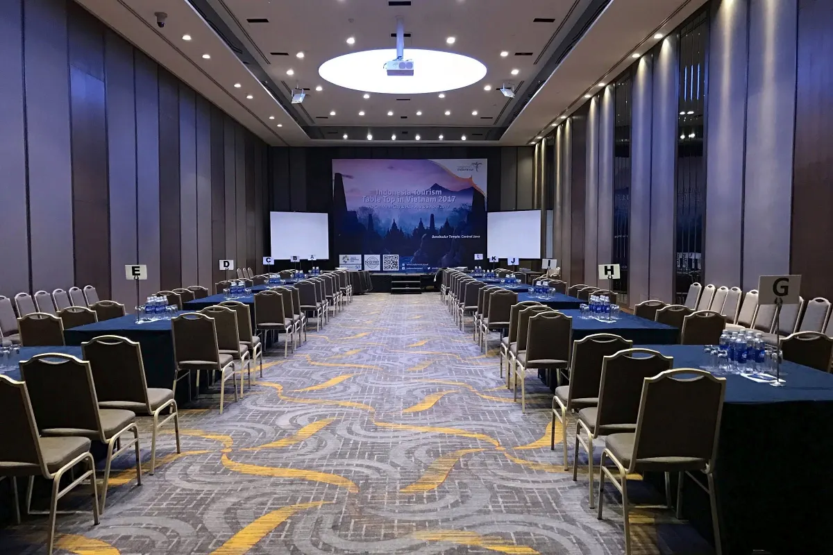 Ho Chi Minh City: Conference room set for a group