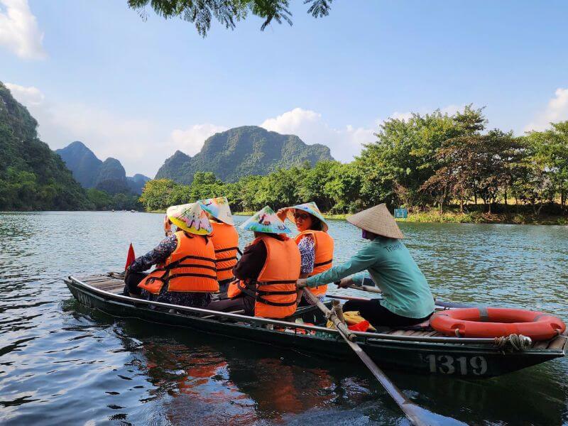 Northern Vietnam leisure tour Hanoi Halong Ninh Binh