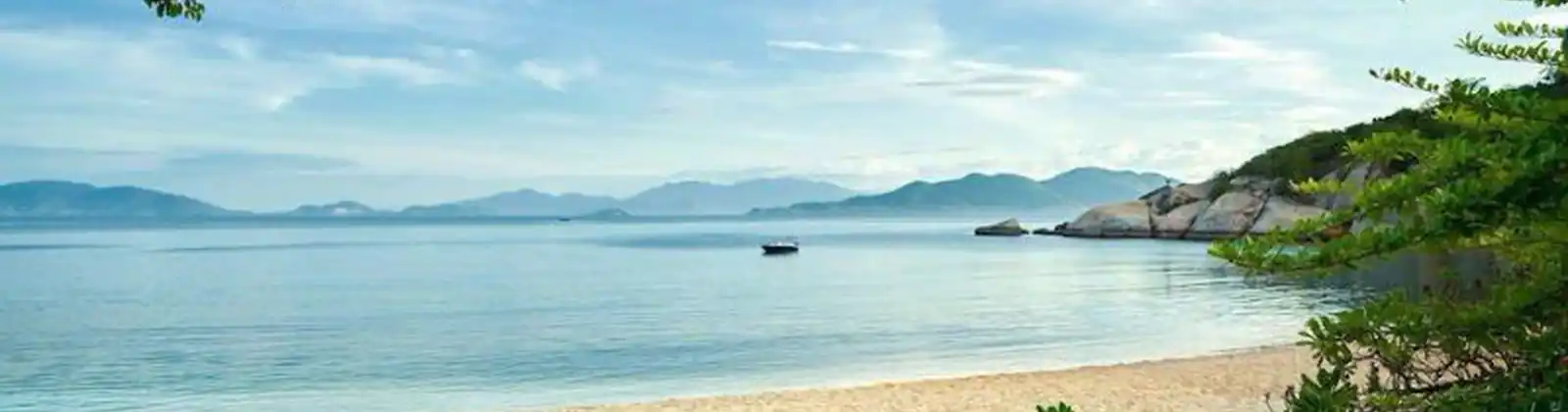 honeymoon-beach-picnic.webp
